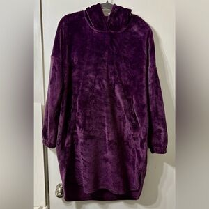 Denver Hayes Plush Sleepwear Top in Deep Plum